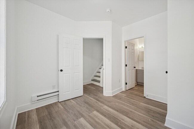 Building Photo - 2 Bed 3 Full Bath House North Philly