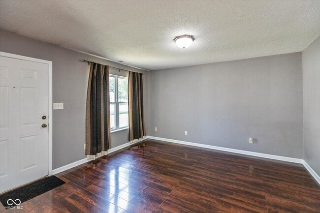 Building Photo - 1009 Ebony Cir