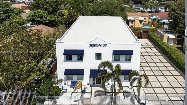 Primary Photo - 165 NW 39th St