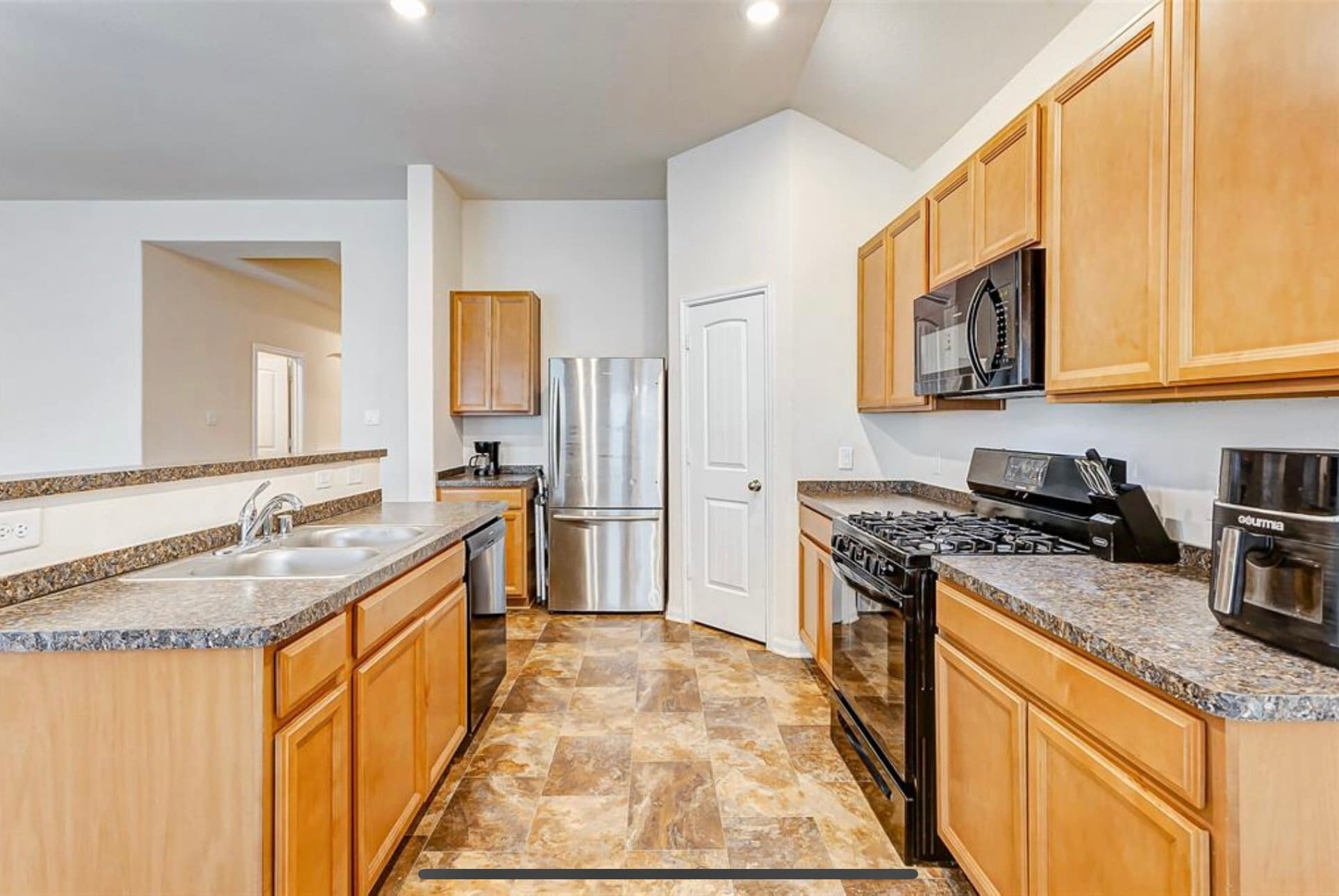 Building Photo - 10750 Nyla Spring St