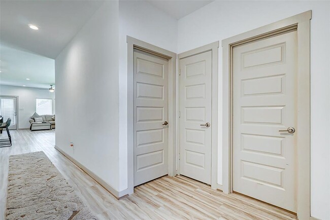 Building Photo - 7230-7230 Telford Holw Trl