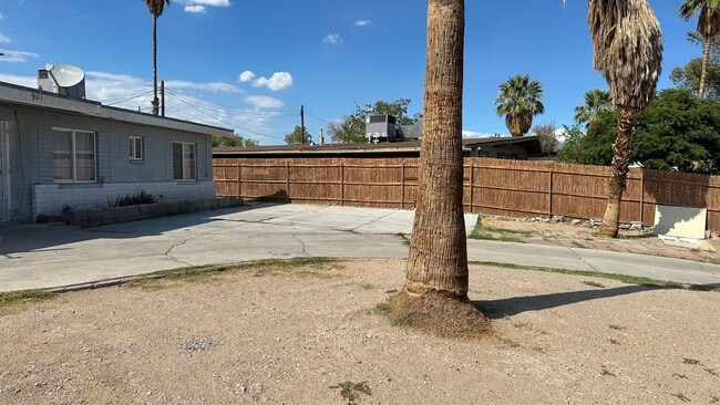Building Photo - 3 BEDROOMS 2 BATHROOMS HOUSE AVAILABLE FOR...