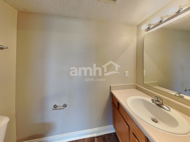 Building Photo - 960 Foxtail Ct