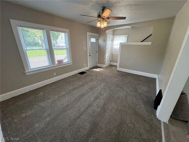 Building Photo - 784 Rosamond Ave
