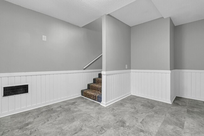 Building Photo - 5844 Hart Rd