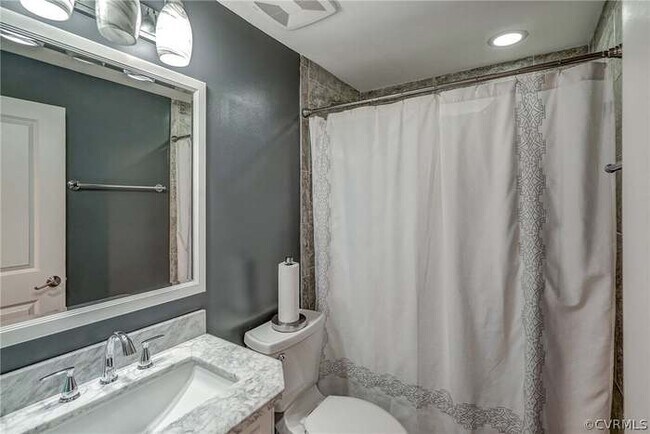 Building Photo - 441 Creekwillow Dr