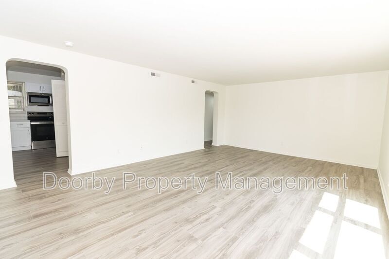Building Photo - 513 Donaldson Rd