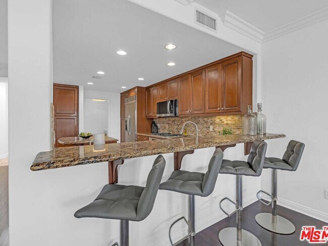 Building Photo - 143 N Arnaz Dr