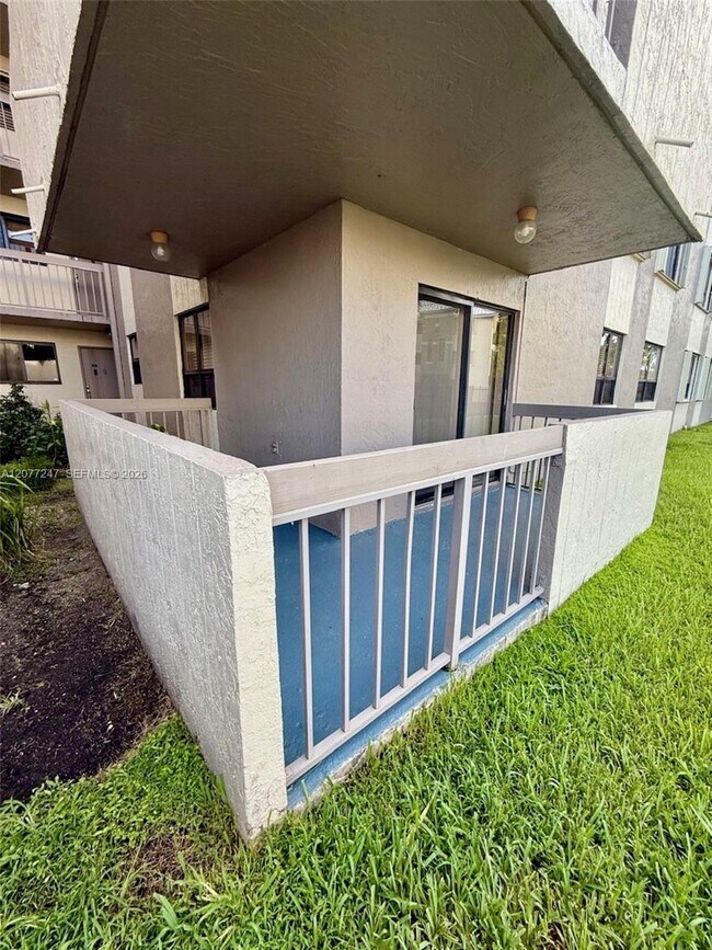 Building Photo - 1121 SW 122nd Ave