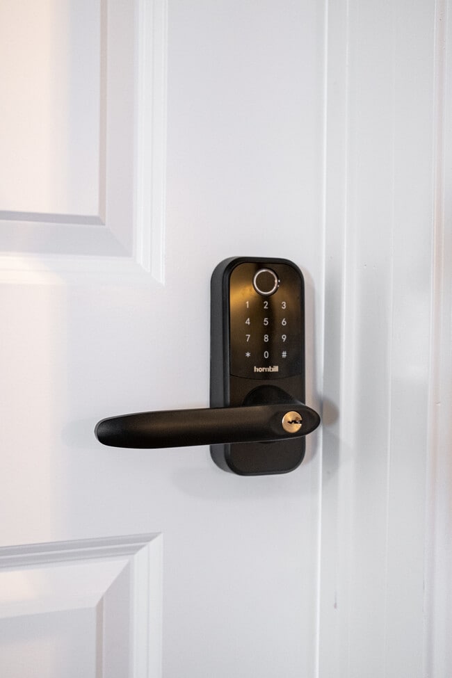 Building Photo - 623 W 42nd St