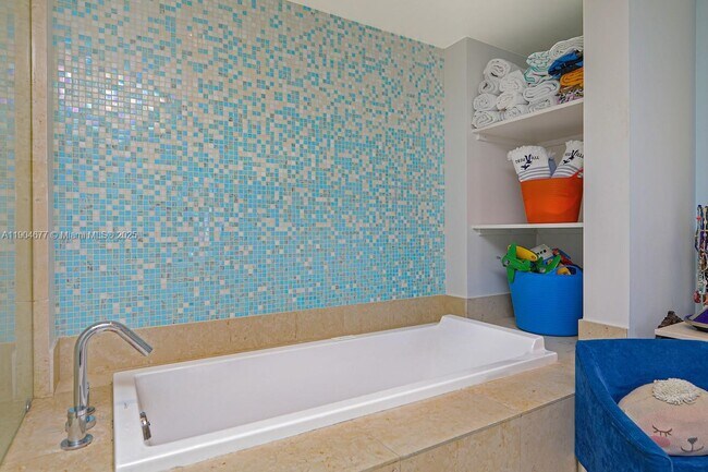 Building Photo - 465 Brickell Ave