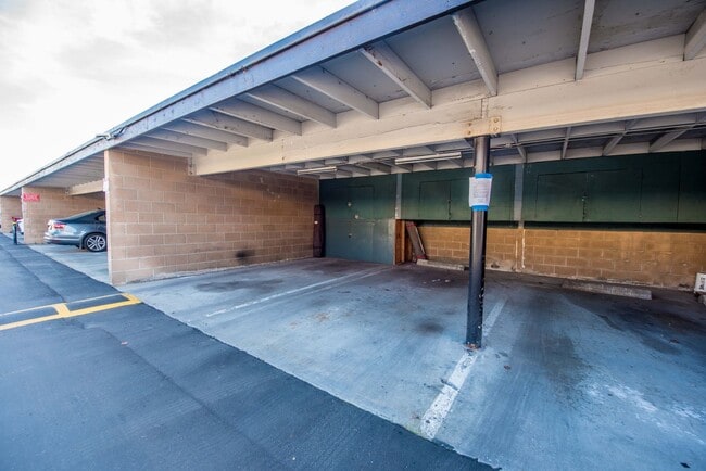 Building Photo - Remodeled Seal Beach Condo