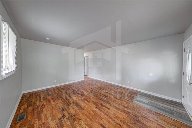 Building Photo - 3305 N Whittier Pl