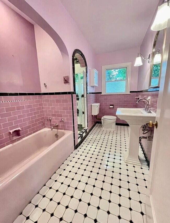 Building Photo - 1127 Clark Way