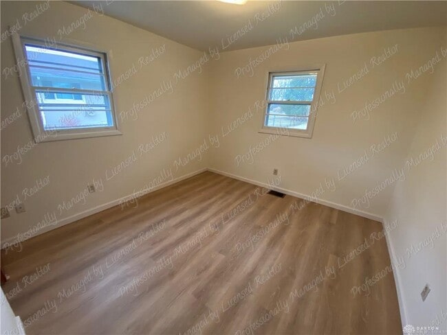 Building Photo - 563 Buttercup Ave