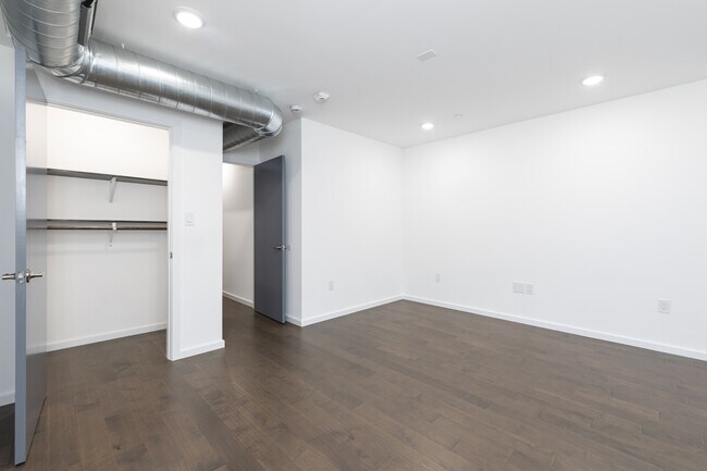 Building Photo - 1525 N 6th St