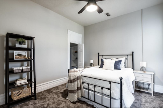 Building Photo - Large 2 Bed, 1 Bath + 2 Bonus Rooms – Two ...