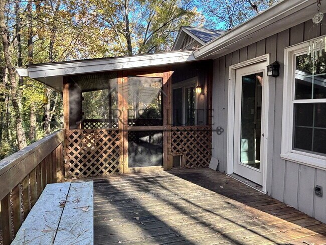 Building Photo - 1200 Brucemont Dr