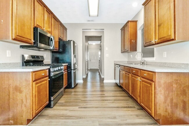 Building Photo - 1000 Pershing Ct