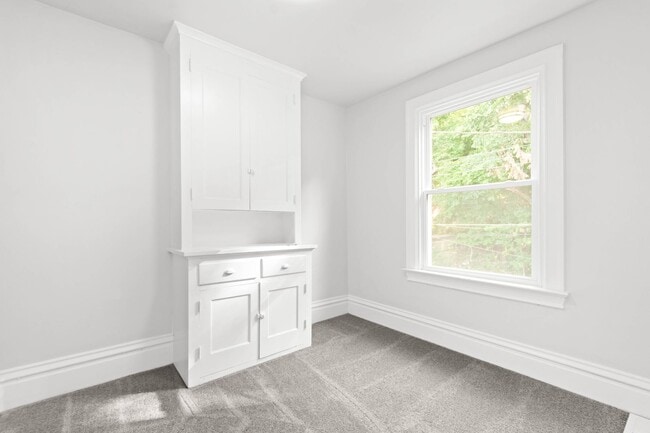 Building Photo - Stunning 5 bedroom home in Mt. Washington available June 1!