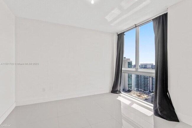 Building Photo - 3 br, 2.5 bath Condo - 600 NE 27th St Apt ...