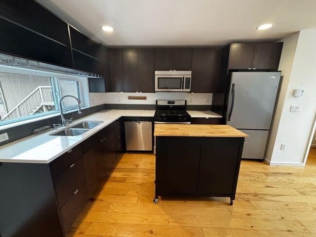Building Photo - Modern Townhome For Lease Near Columbia City | 2 Bed | 2.5 Bath | A/C | Covered Parking