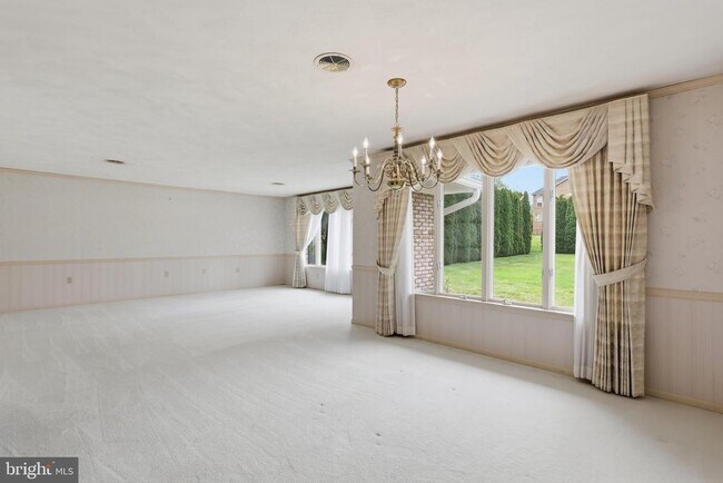 Building Photo - 11475 Pine Hill Dr