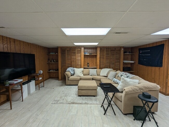 Building Photo - 693 Mallard Ln