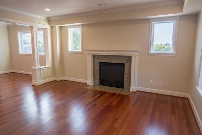Building Photo - 4Bd/3.5Ba Seattle House