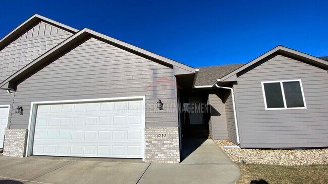 Building Photo - East Sioux Falls Twin Home