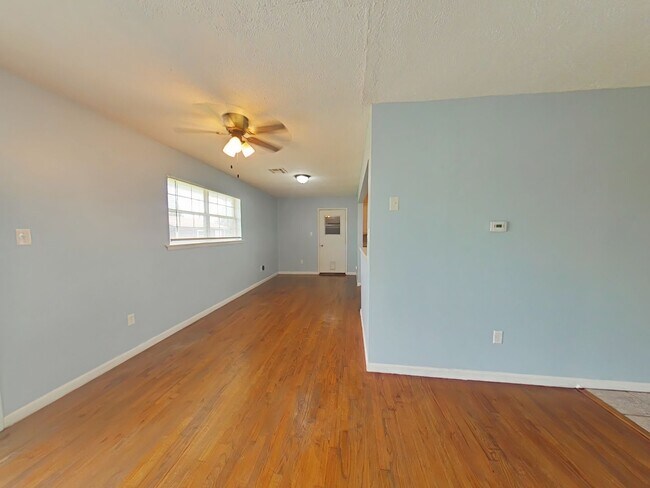 Building Photo - 4456 NW Baltimore Ave
