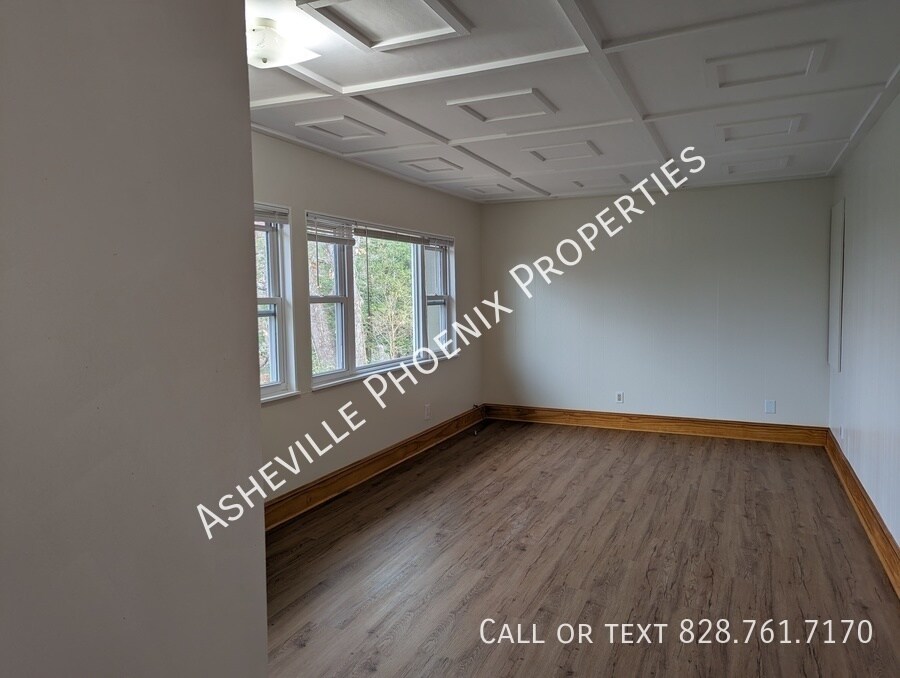 Building Photo - 25 Howland Rd