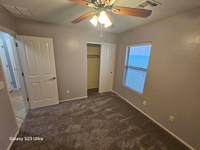 Building Photo - Well maintained 3 bedroom 2 bath charming home Free rent OAC