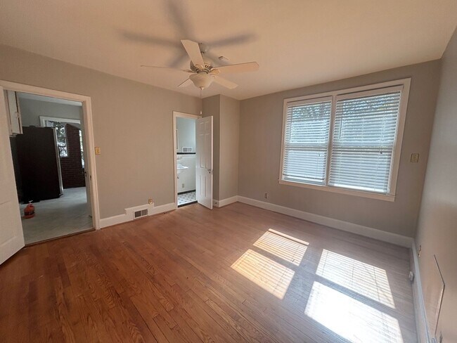 Building Photo - Forest Acres 3 Bedroom 2 Bath