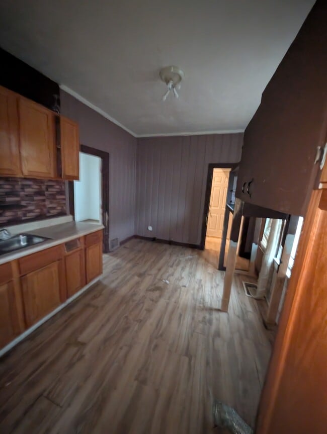 Building Photo - 721 E McClure Ave