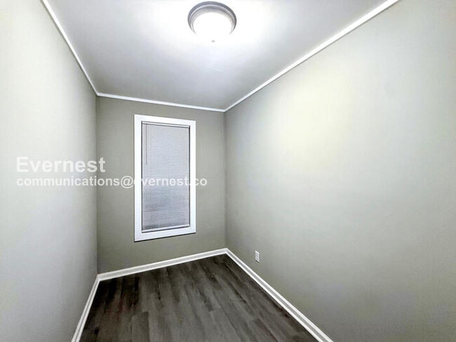 Building Photo - 3335 31st Pl N