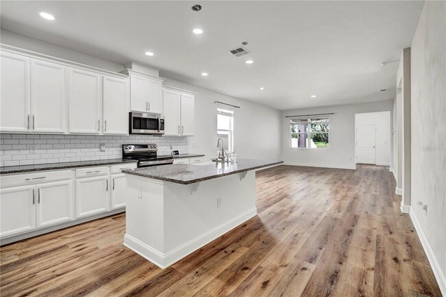Building Photo - 15539 Murcott Blossom Blvd
