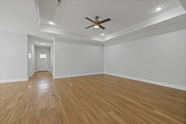 Building Photo - New Luxury Townhouse