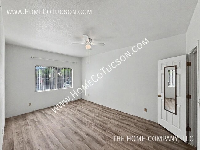 Building Photo - 5750 N Camino Esplendora