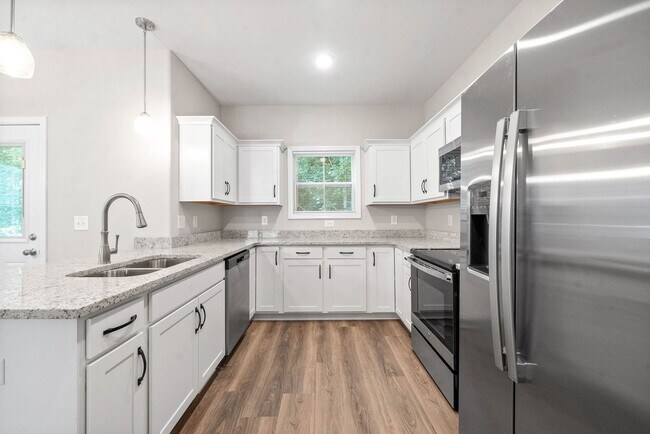 Building Photo - Beautiful 3 Bedroom Home For Rent Near Downtown Clarksville!