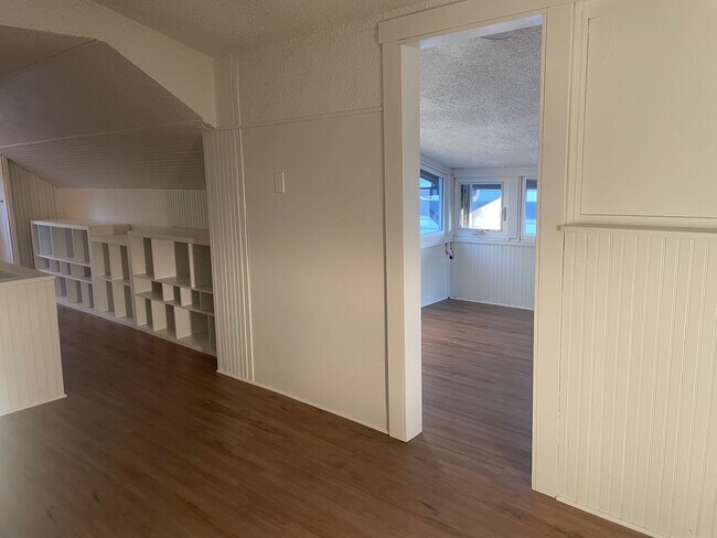 Building Photo - Welcome Home 3b/1ba Updated Home