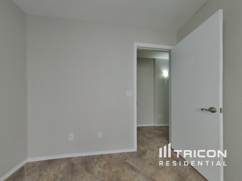 Building Photo - 40148 Calabria St