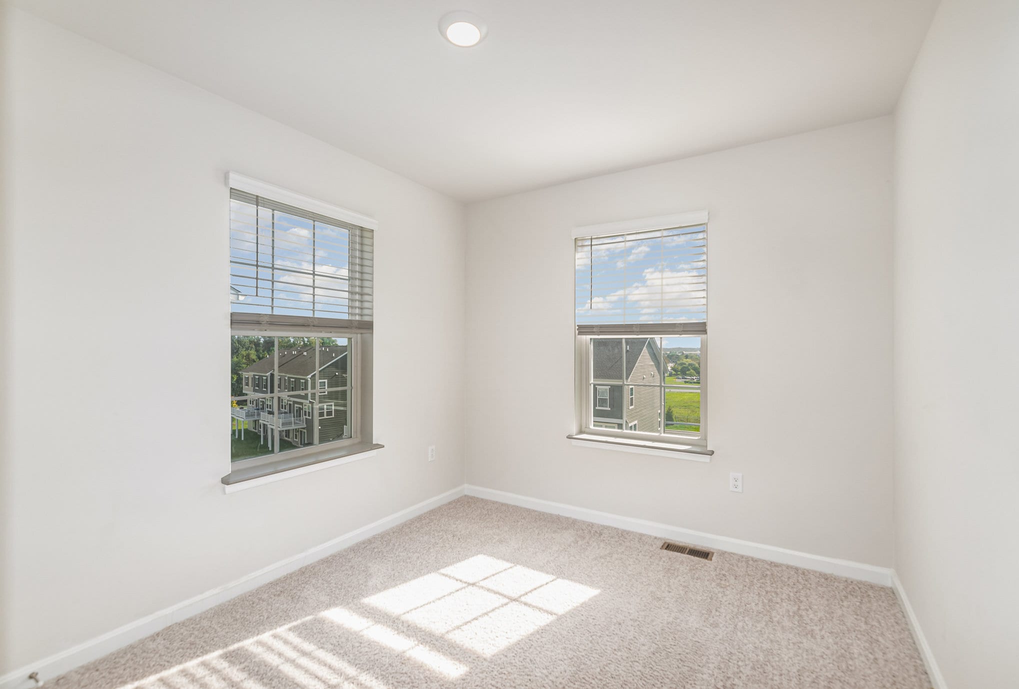 Building Photo - 5063 Silver Oak Dr