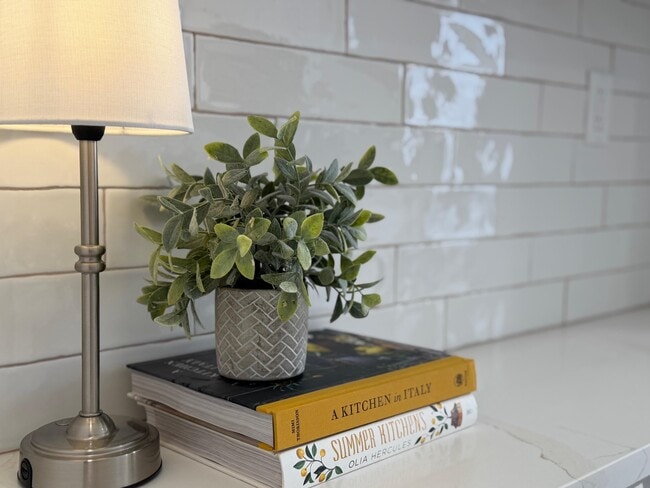 Building Photo - 1918 Kerrigan Ave