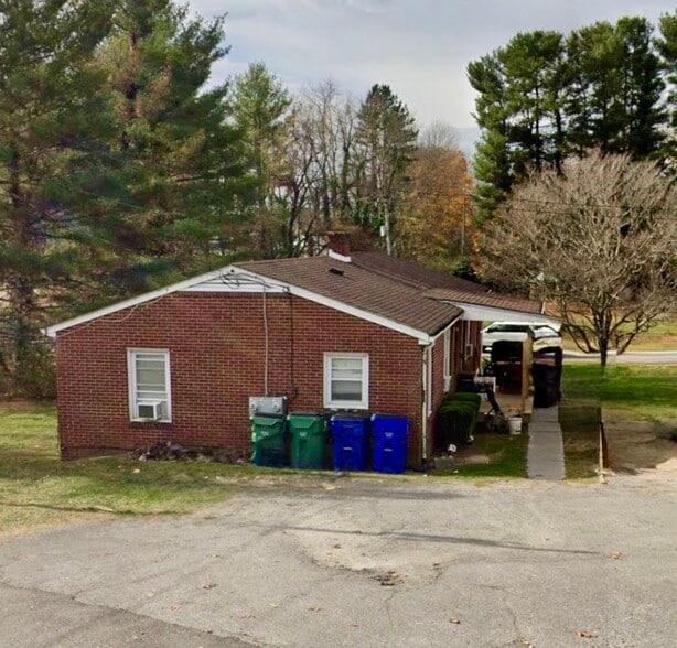 Building Photo - 1102 Airport Rd