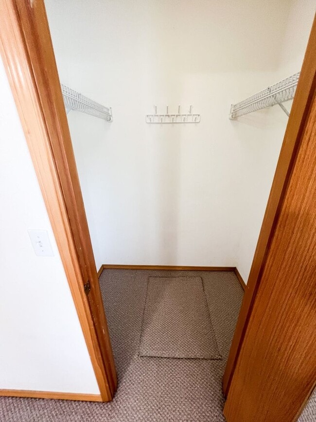 Building Photo - Three Bedroom, Two Bath House in Southview