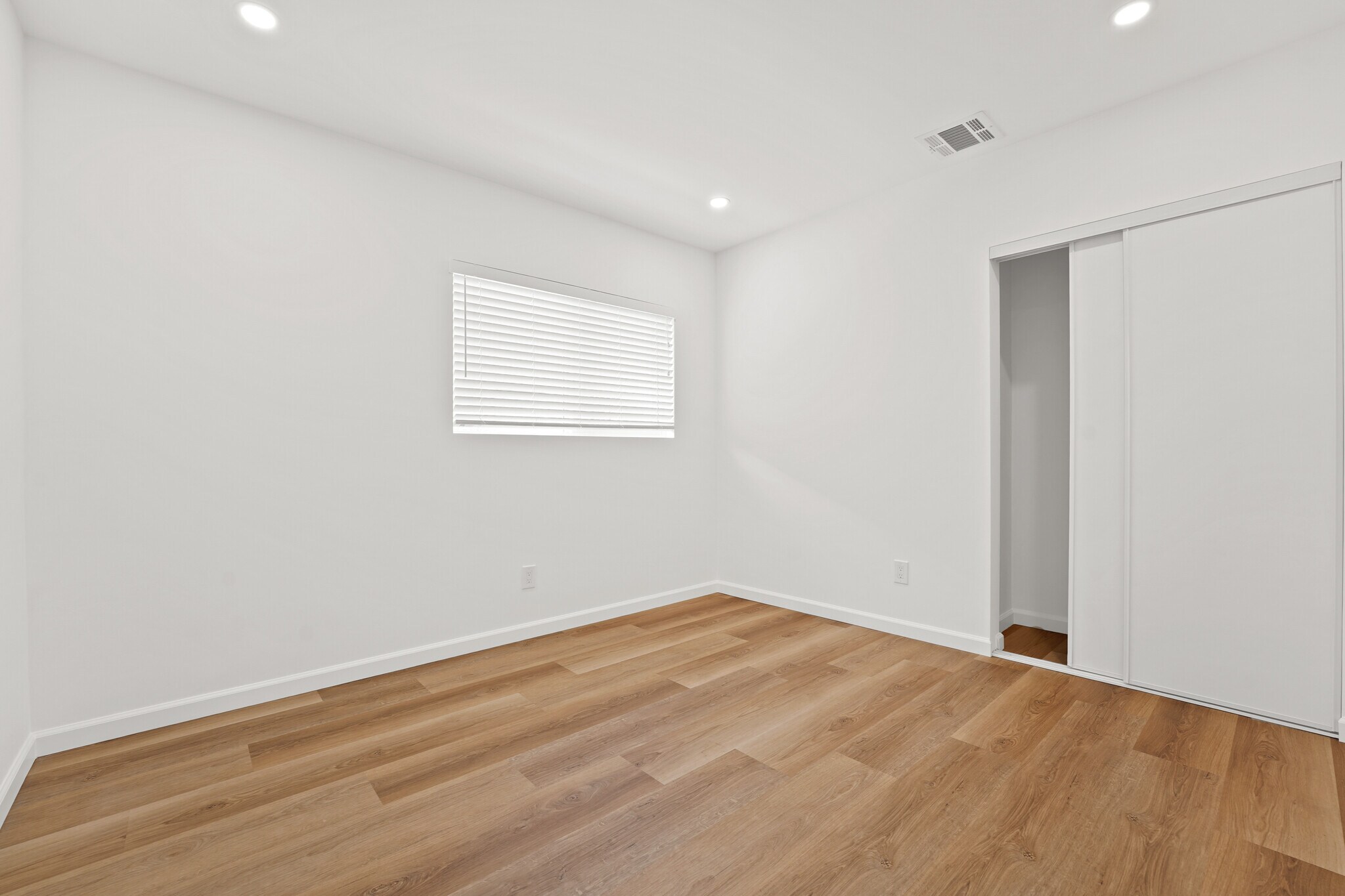 Building Photo - 4425 3rd Ave