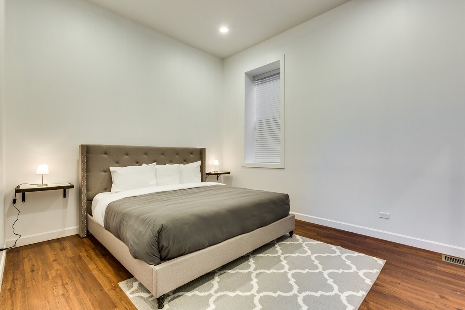 Building Photo - 706 N Racine Ave