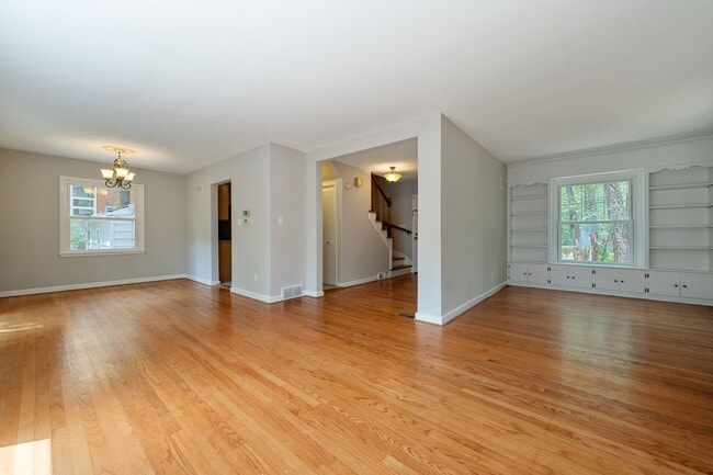 Building Photo - Spacious 4 Bedroom & 3.5 Bath Home in Duke Forest!