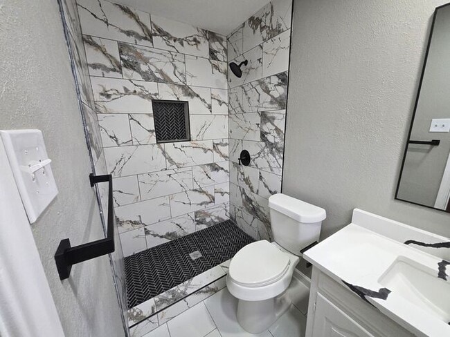 Building Photo - 2012 Ebbtide Ln